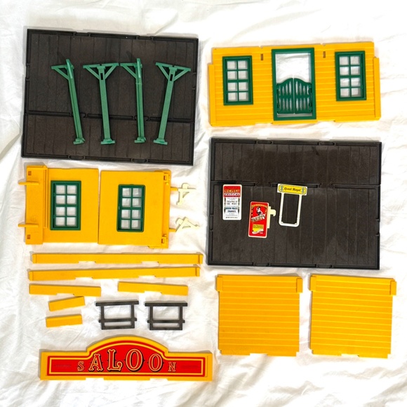 VNTG Playmobil Saloon and Covered Wagon Set - Picture 16 of 16